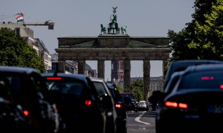 Българи в Берлин сигнализират, че нямат достъп до посолството ни
