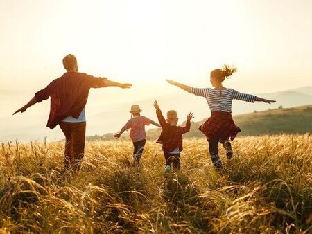 Защо родителите, които имат две деца, живеят по-дълго