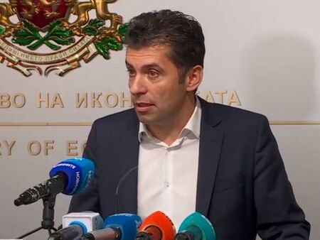 Кирил Петков: ДКК е наляла 630 млн. лв. в язовири без вода