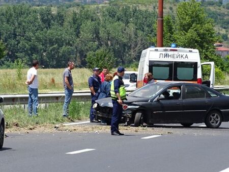 Жрица изскочи на пътя, Рено се блъсна в мантинела, за да не я отнесе