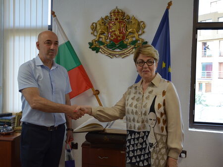 Кметът на Созопол Тихомир Янакиев посреща посланика на Русия Елеонора Митрофанова