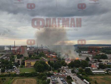 Голям пожар в завод "Неохим", гори административна сграда
