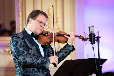 Виртуозният цигулар Веско Ешкенази споделя своите музи в юбилеен концерт в Бургас