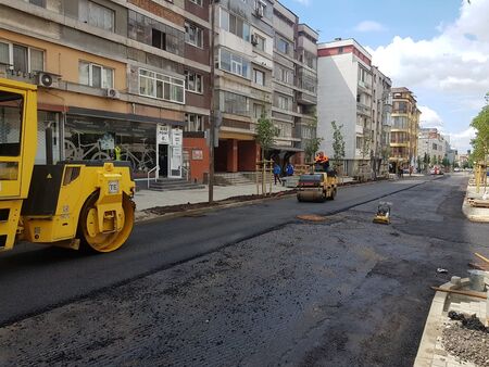 Асфалтират ул. „Св. св. Кирил и Методий“ в Бургас, отсечката трябва да е готова до края на седмицата