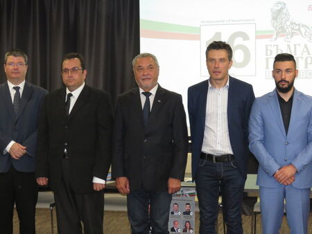 Водачът на листата на "Българските патриоти" с приемна за граждани в Бургас
