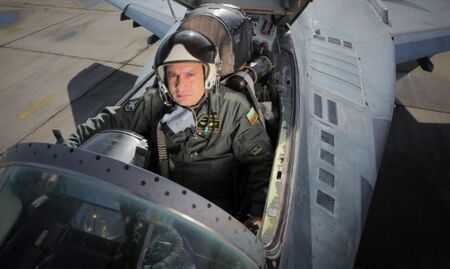 Адм. Евтимов: Не може да се говори за сваляне на самолета МиГ-29