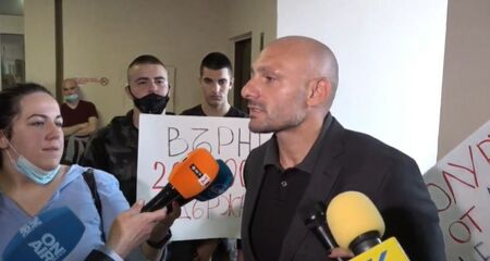 Станислав Недков-Стъки и ММА бойци нахлуха в Министерството на спорта