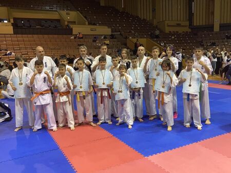 13 медала спечелиха каратистите от "Гладиатор" Бургас
