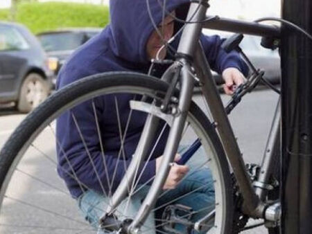 Крадците на велосипеди пак плъзнаха, ченгета спипаха двама