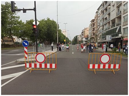 Внимание! Бургаският бул."Демокрация" е затворен заради протест