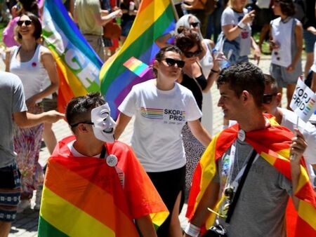 Президентът на Северна Македония се включи в гей парада в Скопие