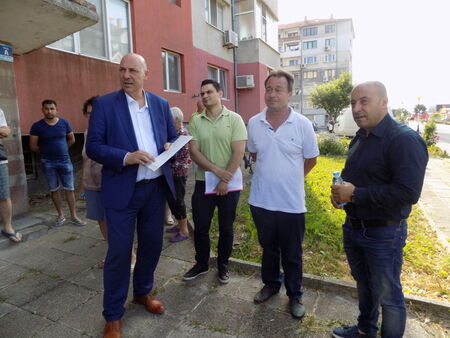Стартира проектът за саниране на два жилищни блока и ОУ “Христо Ботев” в Поморие