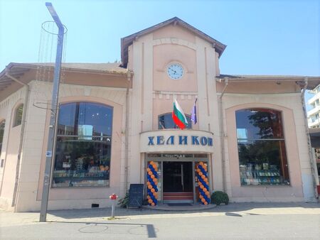 Емблематичната бургаска книжарница „Хеликон“ празнува 25 години от създаването си