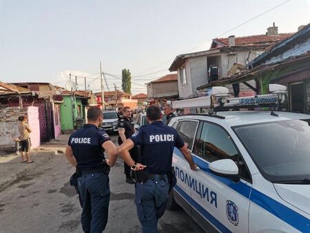 След мащабната спецоперация: Девет арестувани за търговия с гласове от три общини в Бургаско