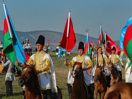 Турция гради новата Османска империя. Засега - на изток!
