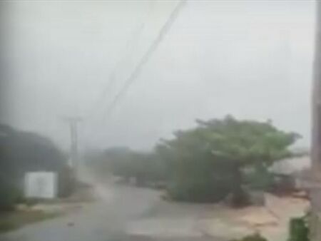 Бурята „Елза” помете Карибите, трима загинали
