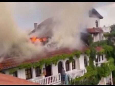 Хотел в Созопол избухна в пламъци