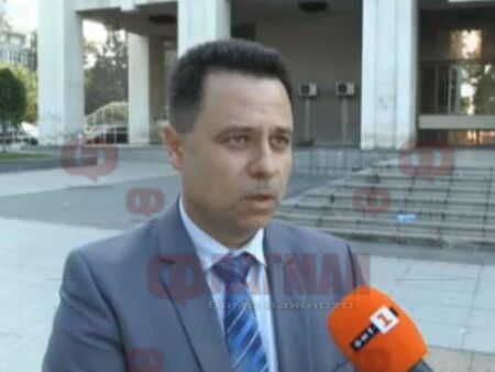 Прокурор от Бургас пита трима министри кога ще се разчисти плаж "Смокиня" от незаконните строежи