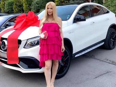 Подарък за ЧРД: Мис България Вероника Стефанова с нов джип за 100 бона