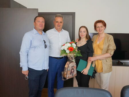 Кметът на Айтос Васил Едрев пожела достойно представяне на олимпийската ни надежда по ловна стрелба Селин Али
