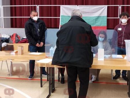 Извънредно! Член на избирателната комисия от ИТН почина в секция в село Зидарово