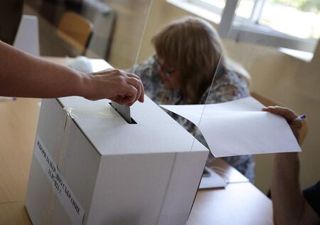Изборният ден в Априлци започнал след 12 ч.