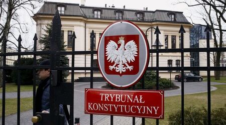 Полша в пряк сблъсък с ЕС заради намеса в правосъдната система