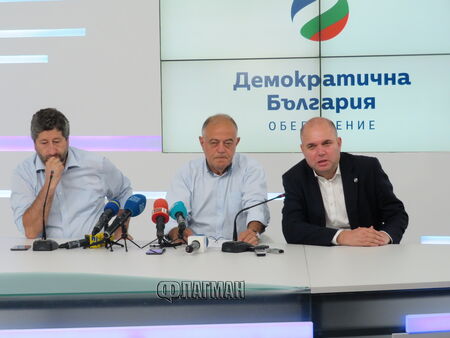 Лидер в „Демократична България“ със сигнал за неодобрение към проектокабинета на Слави