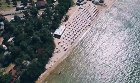 Световноизвестен бранд стъпи на плаж „Златна рибка“ в Созопол и го преобрази