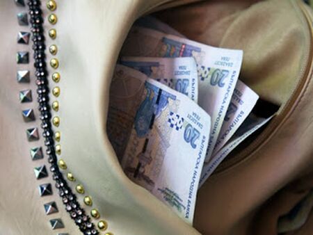 Безплатна почивка в Бургас за момчето, намерило и върнало чанта с пари