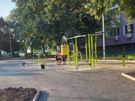 Бургазлии пак недоволни: Защо спортния кът в жк. "Славейков" бил за фитнес маниаци, а децата няма къде да играят