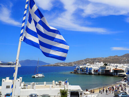 Нов бум на заразени с ковид в Гърция, налагат строги мерки