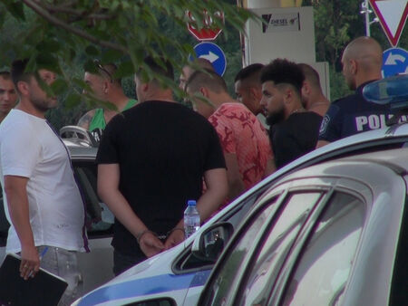 Зрелищни арести на изхода на Бургас след кражба в чейндж бюро и побой