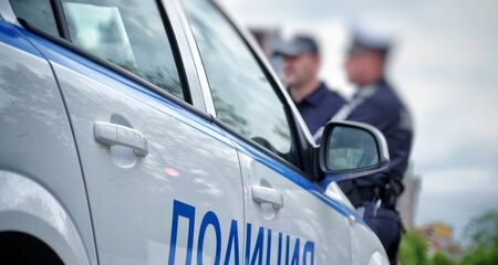 Авери пребиха и обраха 25-годишен чужденец в Поморие