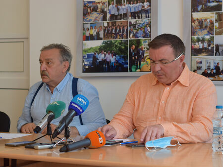 Бившият здравен министър след взрива на Ковид на кораб в Бургас: Хора, ваксинирайте се!