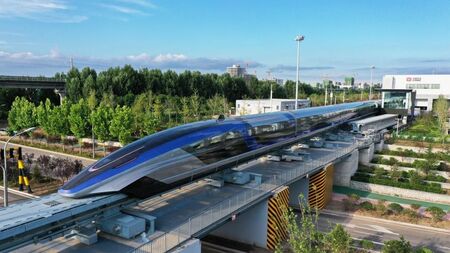Китай пусна в движение най-бързият влак в света