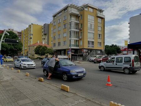 Шофьорът, блъснал двете момиченца: Изведнъж изскочиха пред мен, моля се да са добре!