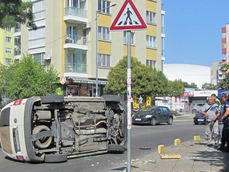 Баничарка катастрофира на метри от мястото, където снощи бяха блъснати две деца в бургаския ж.к."Изгрев"