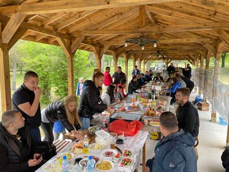 Подлата интрига с подарената беседка на карнобатското село Сърнево