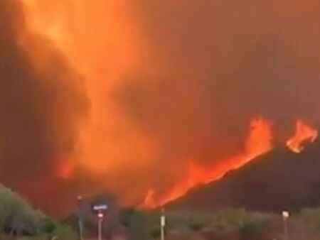 Стотици евакуирани заради пожарите на остров Сардиния