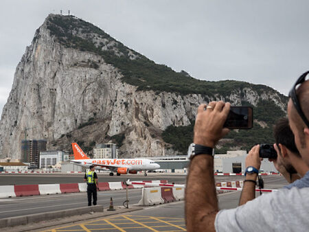 Вижте до кои държави ще лети EasyJet през август 2021 г.