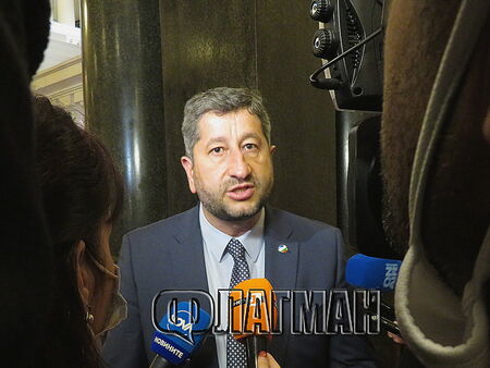 Христо Иванов подкрепи Рашков да остане министър: Не е зле да му дадем тази възможност