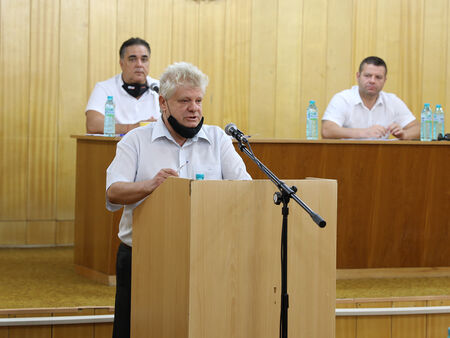 Враждата между кмета Жабов и опозицията в Средец е нетърпима, няма го пета сесия