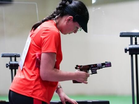 Антоанета Костадинова в битка за бронза на  25 метра пистолет в Токио