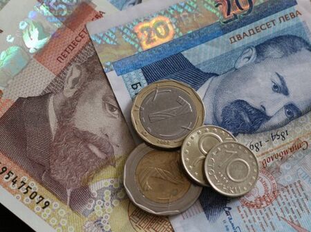 КНСБ иска вдигане на минималната заплата от 2022 г.