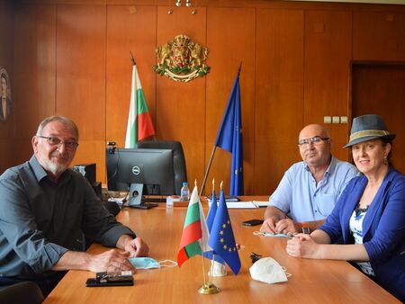 Областните управители на Бургас, Велико Търново и Габрово проведоха работна среща