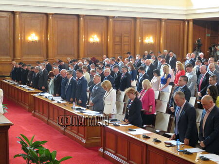 Парламентът притихна в памет на Валери Димитров и Антон Гръбчев