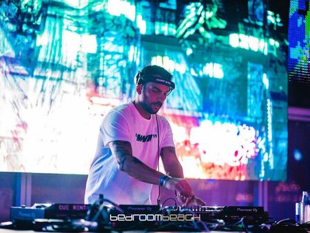 Tоп DJ oт Mиконос идва в Слънчев бряг за грандиозно парти