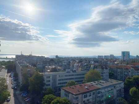 Слънчево и топло, без валежи ще е в Бургас днес