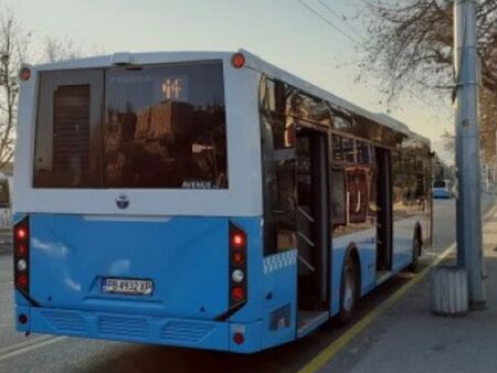 Шофьор на автобус от Пловдив наби спирачки и хукна да събира пари от пътя